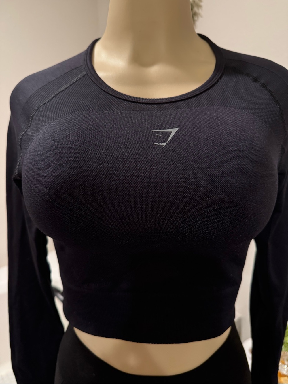 Gymshark Black Seamless Open-Back Long Sleeve Crop Top — Medium